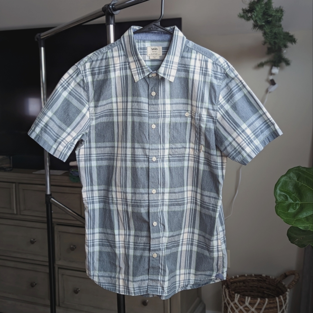 Vans medium short sleeve button up shirt